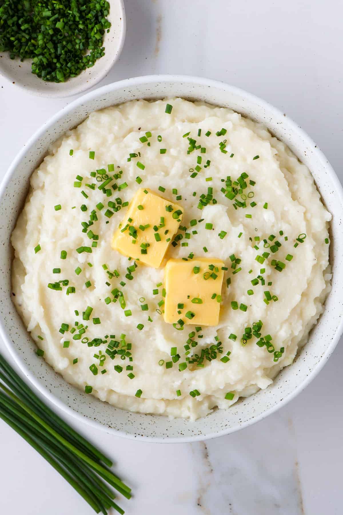 Mashed potatoes in a bowl.