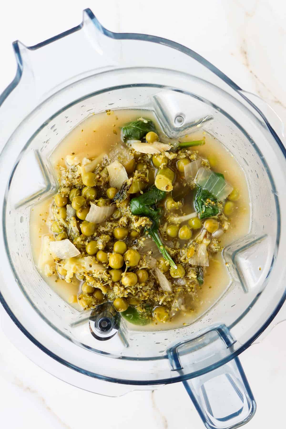 Cooked soup in a blender jug.